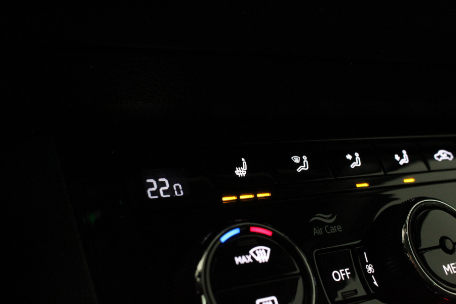 Škoda Karoq 1.5 TSI ACT Style > Camera/Trekhaak/ACC/Stoelverwarming/All season banden...