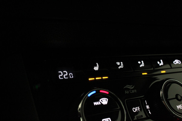 Škoda Karoq 1.5 TSI ACT Style > Camera/Trekhaak/ACC/Stoelverwarming/All season banden...