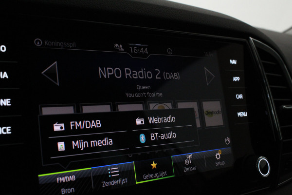 Škoda Karoq 1.5 TSI ACT Style > Camera/Trekhaak/ACC/Stoelverwarming/All season banden...