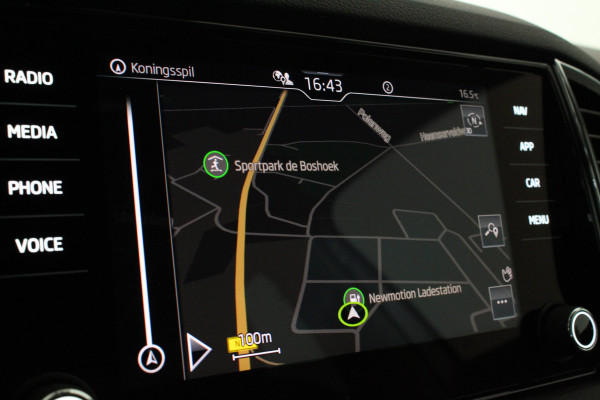 Škoda Karoq 1.5 TSI ACT Style > Camera/Trekhaak/ACC/Stoelverwarming/All season banden...