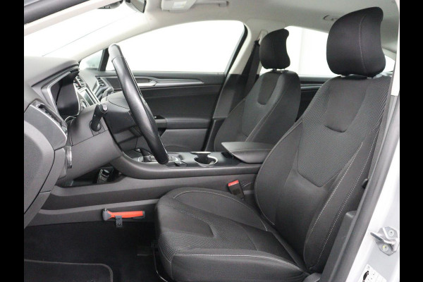 Ford Mondeo 2.0 IVCT HEV Titanium | Stoelverwarming | Carplay | Keyless | Navigatie | Climate control | Parkeerhulp | Cruise control | Bluetooth | DAB | Verwarmde voorruit