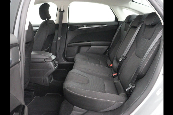 Ford Mondeo 2.0 IVCT HEV Titanium | Stoelverwarming | Carplay | Keyless | Navigatie | Climate control | Parkeerhulp | Cruise control | Bluetooth | DAB | Verwarmde voorruit