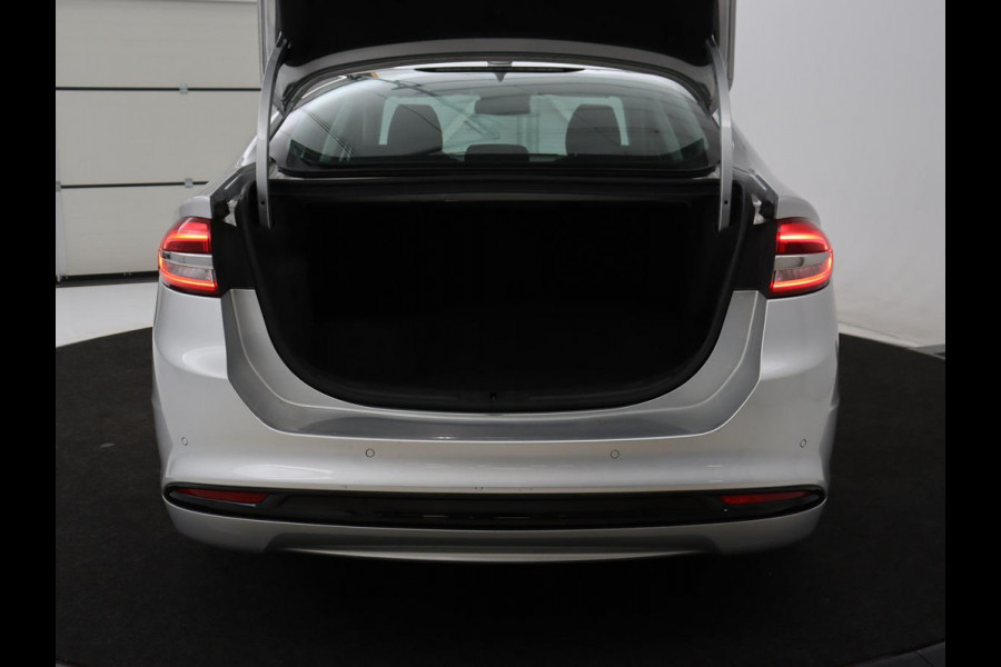 Ford Mondeo 2.0 IVCT HEV Titanium | Stoelverwarming | Carplay | Keyless | Navigatie | Climate control | Parkeerhulp | Cruise control | Bluetooth | DAB | Verwarmde voorruit