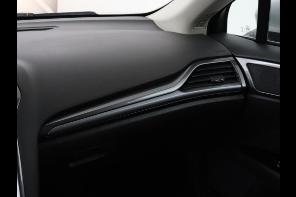 Ford Mondeo 2.0 IVCT HEV Titanium | Stoelverwarming | Carplay | Keyless | Navigatie | Climate control | Parkeerhulp | Cruise control | Bluetooth | DAB | Verwarmde voorruit