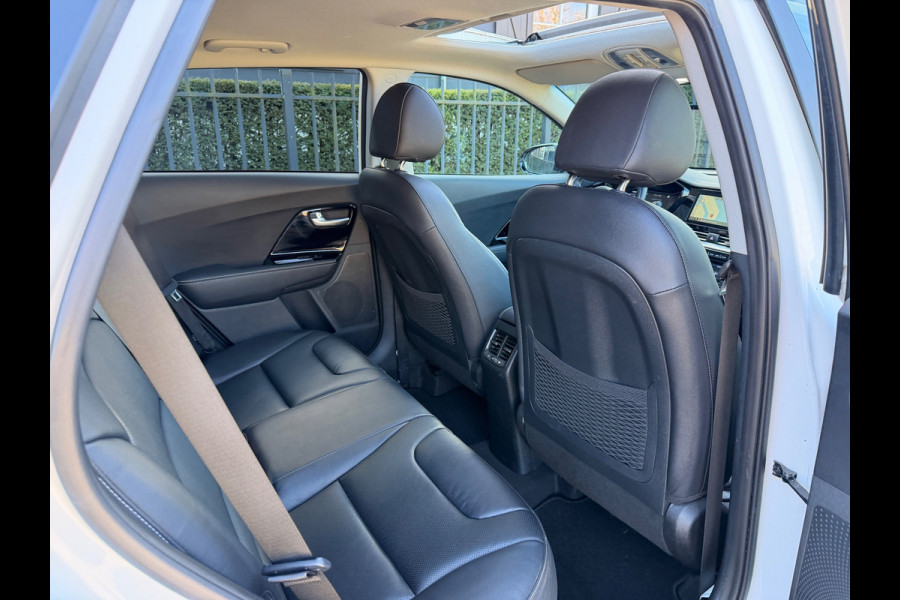 Kia Niro 1.6 GDi Hybrid ExecutiveLine Pano-Schuifdak Leer Navi Camera Led-Xenon