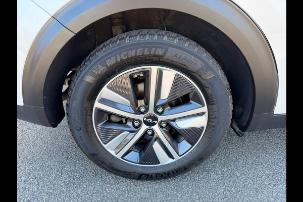 Kia Niro 1.6 GDi Hybrid ExecutiveLine Pano-Schuifdak Leer Navi Camera Led-Xenon