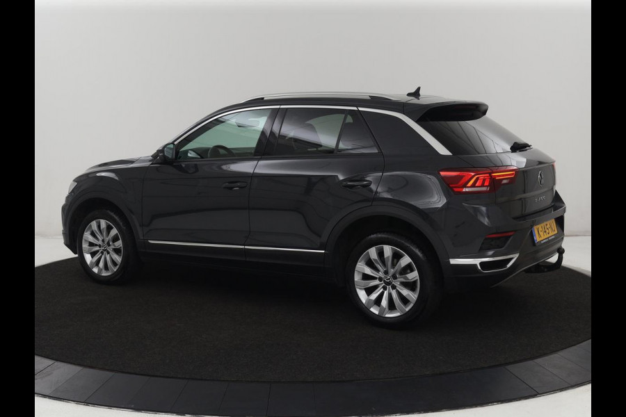 Volkswagen T-Roc 1.5 TSI Sport | Trekhaak | Virtual Cockpit | Carplay | Full LED | Adaptive cruise | Navigatie | Climate control | Parkeerhulp | Bluetooth | 17'' | Getint glas