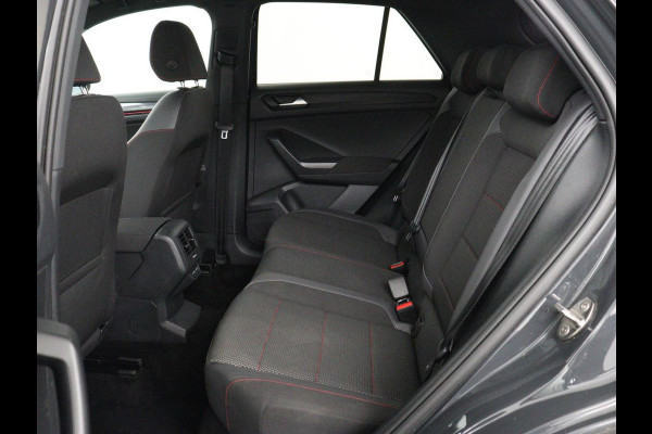 Volkswagen T-Roc 1.5 TSI Sport | Trekhaak | Virtual Cockpit | Carplay | Full LED | Adaptive cruise | Navigatie | Climate control | Parkeerhulp | Bluetooth | 17'' | Getint glas