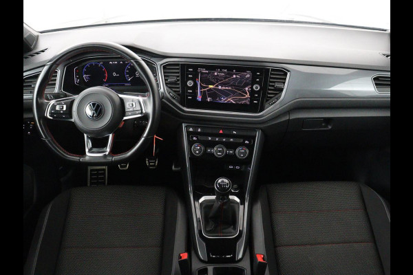Volkswagen T-Roc 1.5 TSI Sport | Trekhaak | Virtual Cockpit | Carplay | Full LED | Adaptive cruise | Navigatie | Climate control | Parkeerhulp | Bluetooth | 17'' | Getint glas