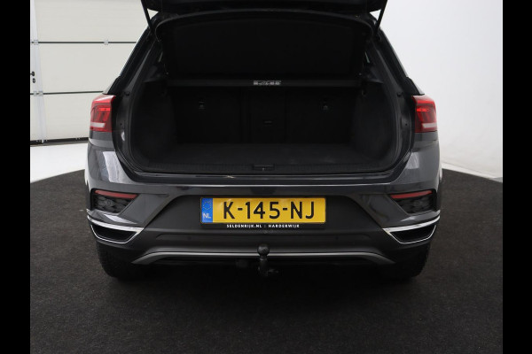 Volkswagen T-Roc 1.5 TSI Sport | Trekhaak | Virtual Cockpit | Carplay | Full LED | Adaptive cruise | Navigatie | Climate control | Parkeerhulp | Bluetooth | 17'' | Getint glas