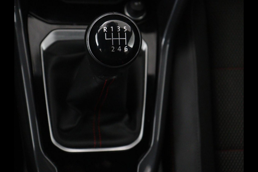 Volkswagen T-Roc 1.5 TSI Sport | Trekhaak | Virtual Cockpit | Carplay | Full LED | Adaptive cruise | Navigatie | Climate control | Parkeerhulp | Bluetooth | 17'' | Getint glas