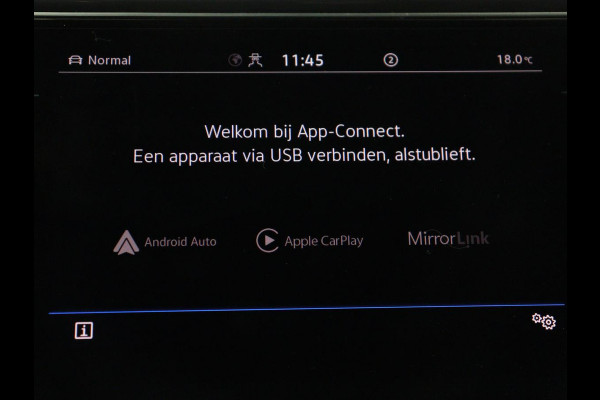 Volkswagen T-Roc 1.5 TSI Sport | Trekhaak | Virtual Cockpit | Carplay | Full LED | Adaptive cruise | Navigatie | Climate control | Parkeerhulp | Bluetooth | 17'' | Getint glas