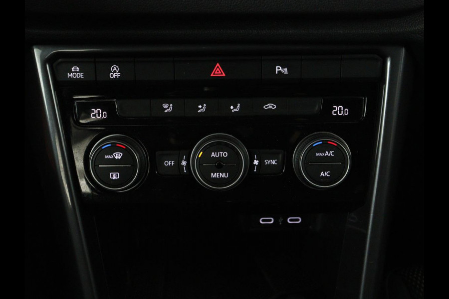 Volkswagen T-Roc 1.5 TSI Sport | Trekhaak | Virtual Cockpit | Carplay | Full LED | Adaptive cruise | Navigatie | Climate control | Parkeerhulp | Bluetooth | 17'' | Getint glas