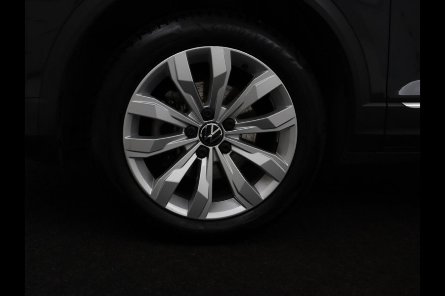 Volkswagen T-Roc 1.5 TSI Sport | Trekhaak | Virtual Cockpit | Carplay | Full LED | Adaptive cruise | Navigatie | Climate control | Parkeerhulp | Bluetooth | 17'' | Getint glas