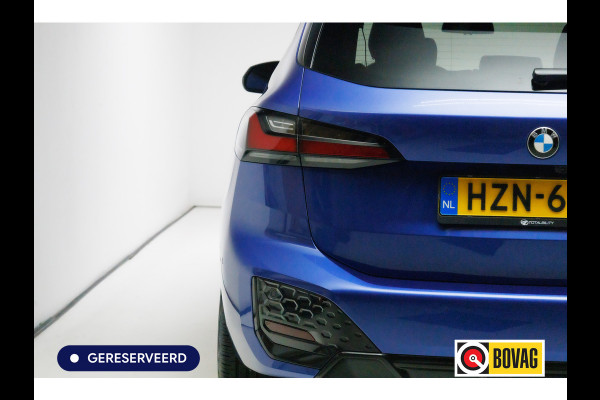 BMW 2 Serie Active Tourer 218i M-Sport automaat | 19 inch Individual Panoramadak | Harman Kardon | HUD Adaptive cruise, 360 Camera, PDC V+A,  El.verstelbare stoel met geheugen, Elektrische achterklep, Keyless