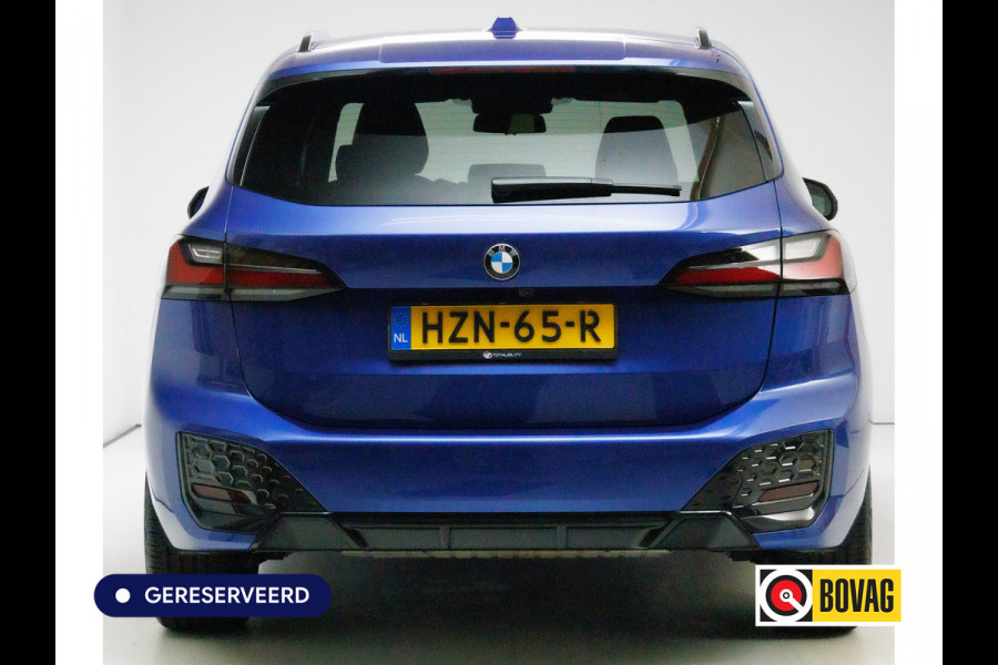 BMW 2 Serie Active Tourer 218i M-Sport automaat | 19 inch Individual Panoramadak | Harman Kardon | HUD Adaptive cruise, 360 Camera, PDC V+A,  El.verstelbare stoel met geheugen, Elektrische achterklep, Keyless
