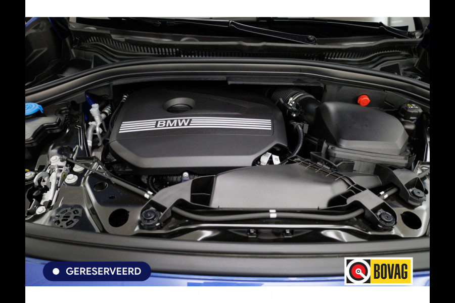 BMW 2 Serie Active Tourer 218i M-Sport automaat | 19 inch Individual Panoramadak | Harman Kardon | HUD Adaptive cruise, 360 Camera, PDC V+A,  El.verstelbare stoel met geheugen, Elektrische achterklep, Keyless