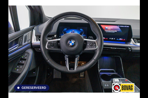 BMW 2 Serie Active Tourer 218i M-Sport automaat | 19 inch Individual Panoramadak | Harman Kardon | HUD Adaptive cruise, 360 Camera, PDC V+A,  El.verstelbare stoel met geheugen, Elektrische achterklep, Keyless