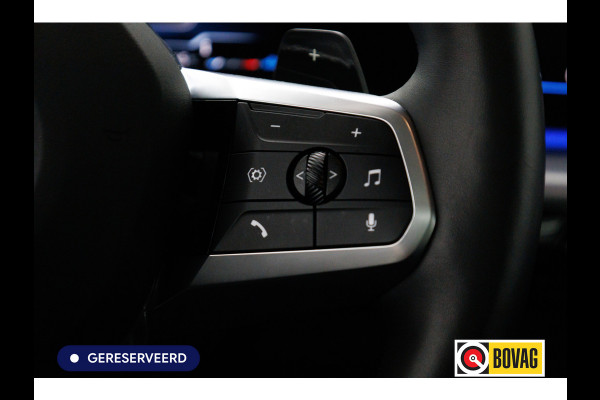 BMW 2 Serie Active Tourer 218i M-Sport automaat | 19 inch Individual Panoramadak | Harman Kardon | HUD Adaptive cruise, 360 Camera, PDC V+A,  El.verstelbare stoel met geheugen, Elektrische achterklep, Keyless