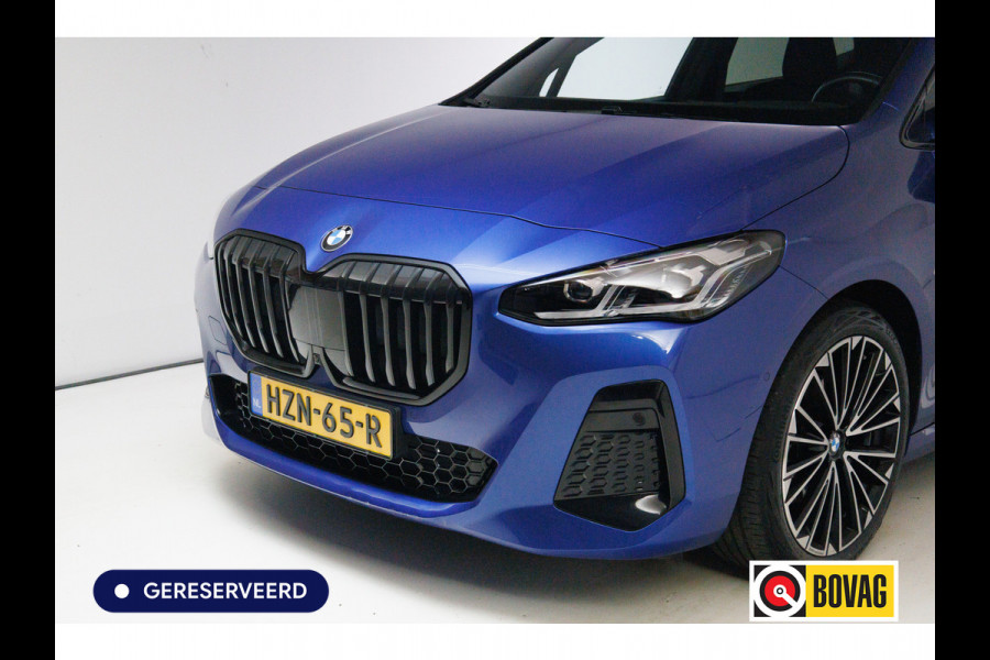 BMW 2 Serie Active Tourer 218i M-Sport automaat | 19 inch Individual Panoramadak | Harman Kardon | HUD Adaptive cruise, 360 Camera, PDC V+A,  El.verstelbare stoel met geheugen, Elektrische achterklep, Keyless