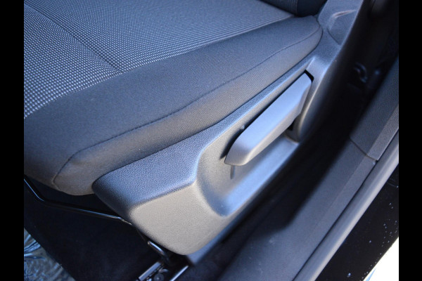 Peugeot e-Partner 136 L1 50 kWh | LAADRUIMTEBETIMMERING | CAMERA MET SENSOREN | E.C.C. | DEMO