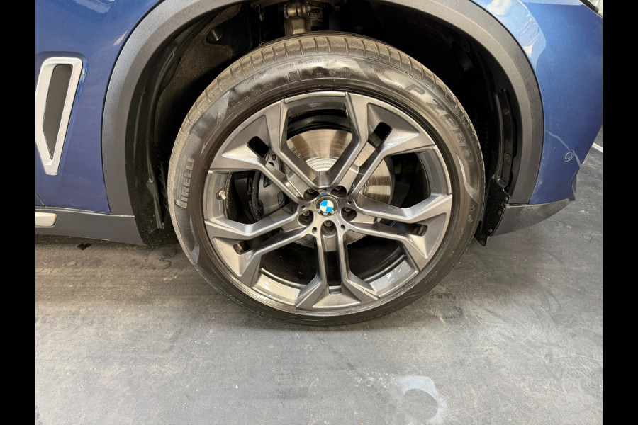 BMW X5 XDrive40i High Executive | H&K | Luchtvering | 21 inch | Multicontour stoelen | HUD | Luchtvering