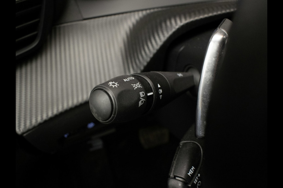 Peugeot 208 1.2 PureTech Sport (APPLE CARPLAY,NAVI,PDC,CLIMATE,CRUISE,LED,ELEKTRISCH PAKKET,SPORTSTOELEN,NETTE STAAT)