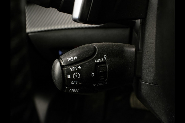 Peugeot 208 1.2 PureTech Sport (APPLE CARPLAY,NAVI,PDC,CLIMATE,CRUISE,LED,ELEKTRISCH PAKKET,SPORTSTOELEN,NETTE STAAT)