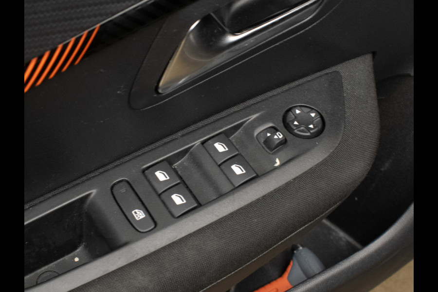Peugeot 208 1.2 PureTech Sport (APPLE CARPLAY,NAVI,PDC,CLIMATE,CRUISE,LED,ELEKTRISCH PAKKET,SPORTSTOELEN,NETTE STAAT)