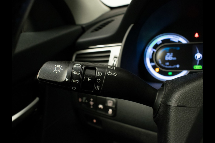 Kia Niro 1.6 GDi Hybrid DynamicLine Sport (APPLE CARPLAY,NAVI,CAMERA,PDC,CLIMATE,CRUISE,GETINT,LED,SPORTSTOELEN,NETTE STAAT)
