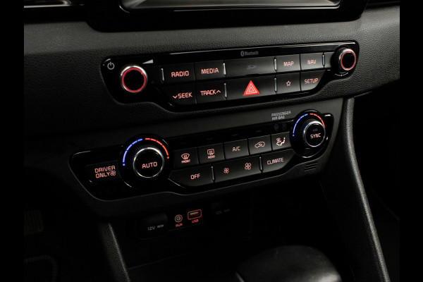 Kia Niro 1.6 GDi Hybrid DynamicLine Sport (APPLE CARPLAY,NAVI,CAMERA,PDC,CLIMATE,CRUISE,GETINT,LED,SPORTSTOELEN,NETTE STAAT)