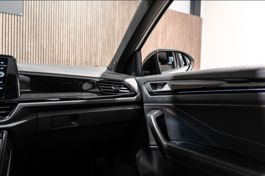 Volkswagen T-Roc 1.5 TSI R-Line IQ DSG PANO CAMERA
