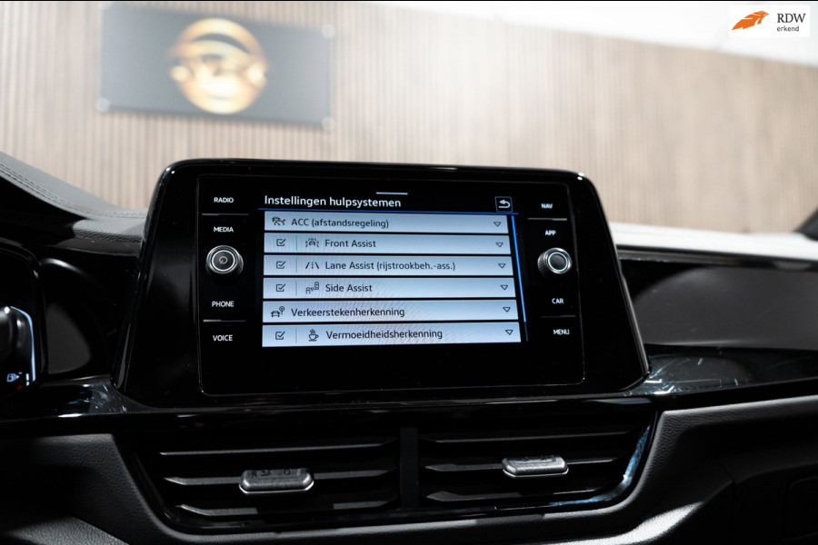 Volkswagen T-Roc 1.5 TSI R-Line IQ DSG PANO CAMERA