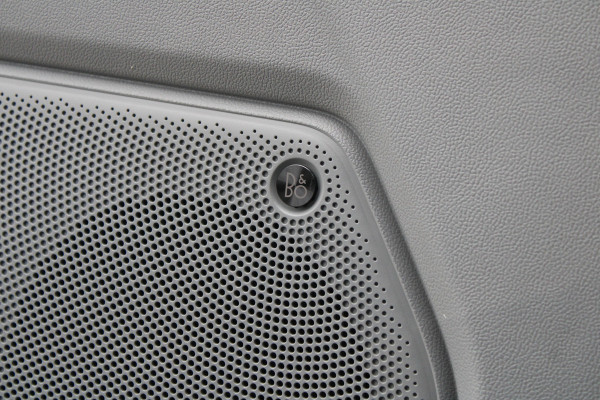 Ford E-Transit Custom 340 L2H1 Limited 65 kWh 218pk - LED - 360 Camera - B&O - ACC - Navi - Stoel/Stuurverwarming - Rijklaar