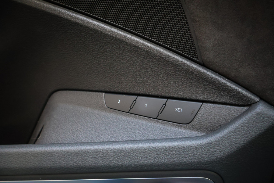 Audi e-tron Sportback 55 quattro 95 kWh | RS-STOELEN | ADAPTIVE CRUISE | 22" | B&O SURROUND | PANORAMADAK | VIRTUAL MIRRORS | STUURWIELVERWARMING | TR GLAS | SFEERVERLICHTING | DUBBEL OPLAADPUNT L+R | ETC.