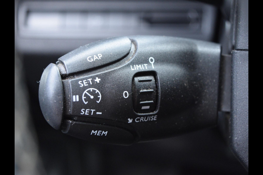Peugeot 3008 1.6 PureTech Blue Lease Premium | TREKHAAK | PARKEERSENSOREN MET CAMERA | EL. VERSTELBARE STOEL | SCHUIF / KANTELDAK