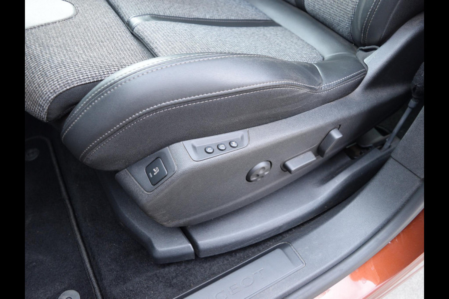 Peugeot 3008 1.6 PureTech Blue Lease Premium | TREKHAAK | PARKEERSENSOREN MET CAMERA | EL. VERSTELBARE STOEL | SCHUIF / KANTELDAK