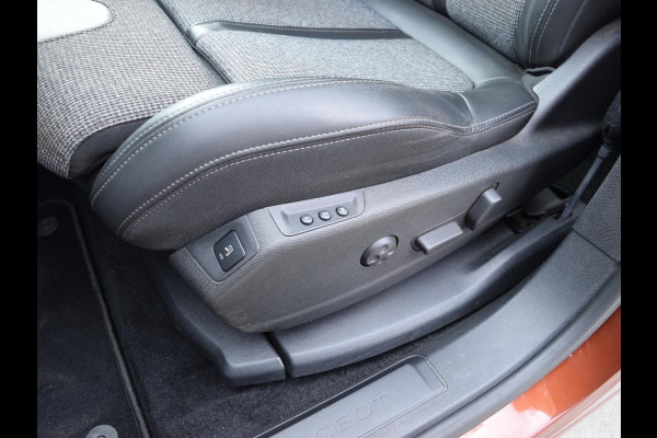 Peugeot 3008 1.6 PureTech Blue Lease Premium | TREKHAAK | PARKEERSENSOREN MET CAMERA | EL. VERSTELBARE STOEL | SCHUIF / KANTELDAK
