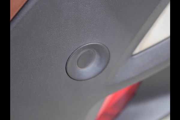 Peugeot 3008 1.6 PureTech Blue Lease Premium | TREKHAAK | PARKEERSENSOREN MET CAMERA | EL. VERSTELBARE STOEL | SCHUIF / KANTELDAK