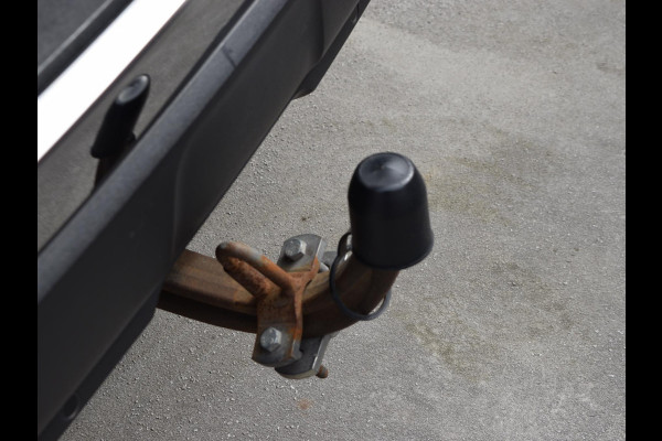 Peugeot 3008 1.6 PureTech Blue Lease Premium | TREKHAAK | PARKEERSENSOREN MET CAMERA | EL. VERSTELBARE STOEL | SCHUIF / KANTELDAK