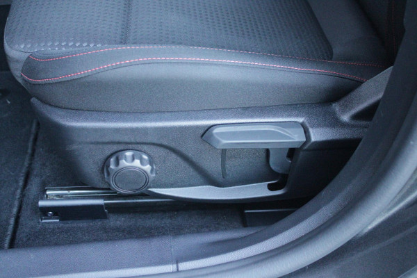 Ford FOCUS Wagon 1.0 155PK AUTOMAAT Hybrid ST LINE | ALL SEASON BANDEN | NAVIGATIE | DRAADLOZE APPLE CARPLAY/ANDROID AUTO | ADAPTIVE CRUISE CONTROL | LANE ASSIST | DODEHOEK DETECTIE | PARKEERSENSOREN VOOR + ACHTER | ACHTERUITRIJ CAMERA | LICHTMETALEN VELGEN 17" | DAB+ RADIO |