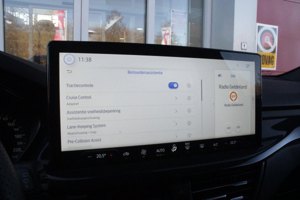 Ford FOCUS Wagon 1.0 155PK AUTOMAAT Hybrid ST LINE | ALL SEASON BANDEN | NAVIGATIE | DRAADLOZE APPLE CARPLAY/ANDROID AUTO | ADAPTIVE CRUISE CONTROL | LANE ASSIST | DODEHOEK DETECTIE | PARKEERSENSOREN VOOR + ACHTER | ACHTERUITRIJ CAMERA | LICHTMETALEN VELGEN 17" | DAB+ RADIO |