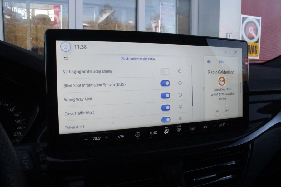 Ford FOCUS Wagon 1.0 155PK AUTOMAAT Hybrid ST LINE | ALL SEASON BANDEN | NAVIGATIE | DRAADLOZE APPLE CARPLAY/ANDROID AUTO | ADAPTIVE CRUISE CONTROL | LANE ASSIST | DODEHOEK DETECTIE | PARKEERSENSOREN VOOR + ACHTER | ACHTERUITRIJ CAMERA | LICHTMETALEN VELGEN 17" | DAB+ RADIO |