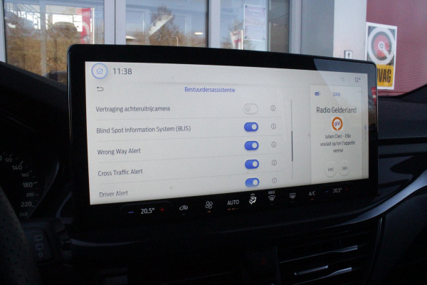 Ford FOCUS Wagon 1.0 155PK AUTOMAAT Hybrid ST LINE | ALL SEASON BANDEN | NAVIGATIE | DRAADLOZE APPLE CARPLAY/ANDROID AUTO | ADAPTIVE CRUISE CONTROL | LANE ASSIST | DODEHOEK DETECTIE | PARKEERSENSOREN VOOR + ACHTER | ACHTERUITRIJ CAMERA | LICHTMETALEN VELGEN 17" | DAB+ RADIO |