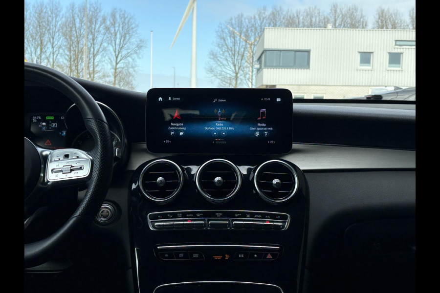 Mercedes-Benz GLC Coupé 300e 4MATIC Business Solution AMG | PHEV | Stoelverwarming | Leer | Camera |