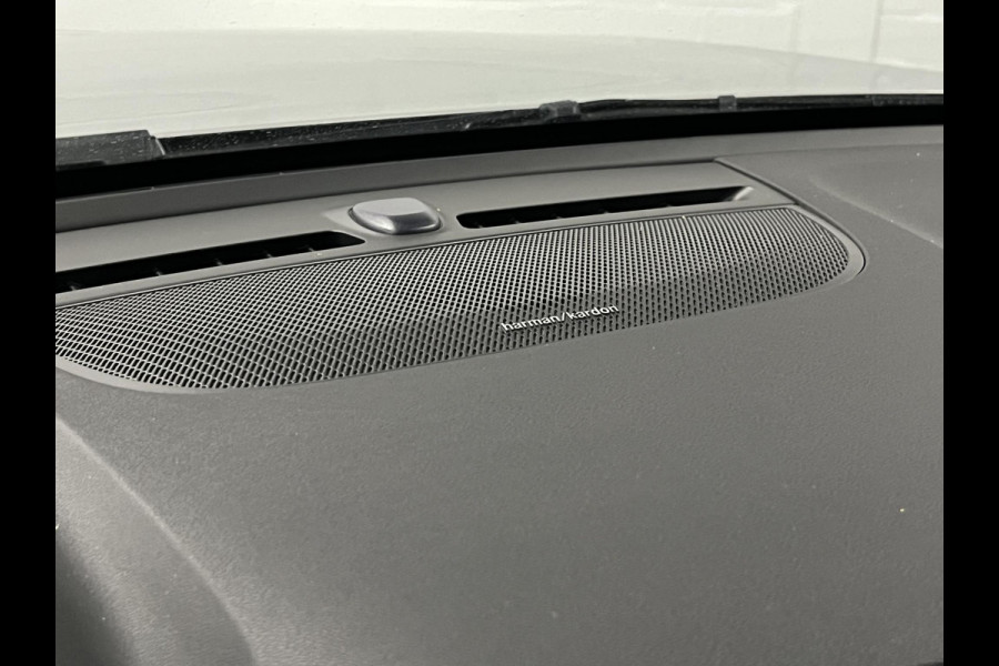 Volvo XC40 1.5 T5 Plug-in hybrid Ultimate Dark Adapt. cruise | Open dak | 360 camera | Stuur-/stoelverwarming | Harman Kardon | Memory | Leder