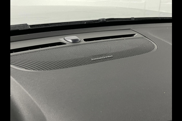 Volvo XC40 1.5 T5 Plug-in hybrid Ultimate Dark Adapt. cruise | Open dak | 360 camera | Stuur-/stoelverwarming | Harman Kardon | Memory | Leder
