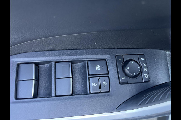 Toyota RAV4 2.5 Hybrid AWD Bi-Tone | 1650 KG trekgewicht | Trekhaak | Parkeersensoren | Apple Carplay & AndroidAUTO | Adapt.Cruise Control |