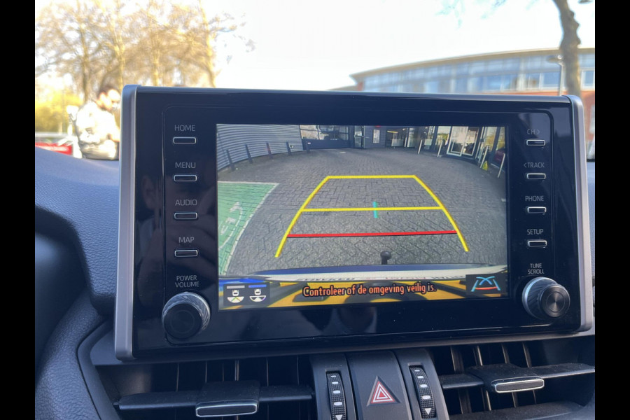 Toyota RAV4 2.5 Hybrid AWD Bi-Tone | 1650 KG trekgewicht | Trekhaak | Parkeersensoren | Apple Carplay & AndroidAUTO | Adapt.Cruise Control |
