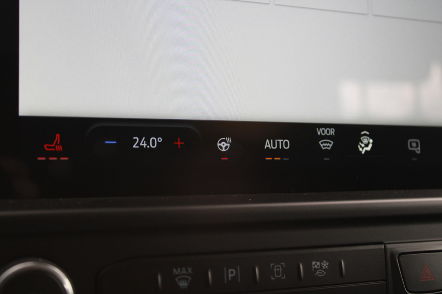 Ford Transit Custom 320 2.0 TDCI L2H1 Trend DC 6 Zits 170pk - Trekhaak - Stoel/Stuurverwarming - Cruise - 70l Tank - LED - Rijklaar